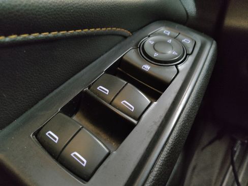 Used 2021 Chevrolet Traverse LS FWD image 27