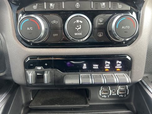 Used 2022 RAM 1500 Laramie AWD/4WD image 12