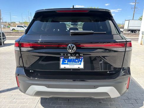 Certified 2025 Volkswagen Tiguan SE image 6