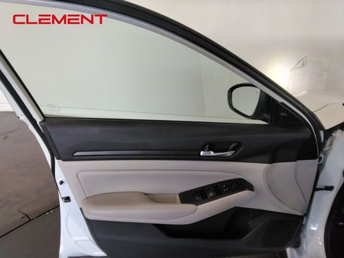 Used 2025 Nissan Altima 2.5 SV image 24