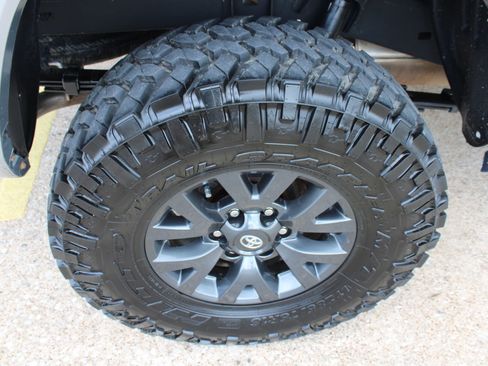 Used 2023 Toyota Tacoma SR5 AWD/4WD image 33