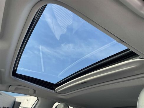 Used 2024 Toyota Camry SE image 18