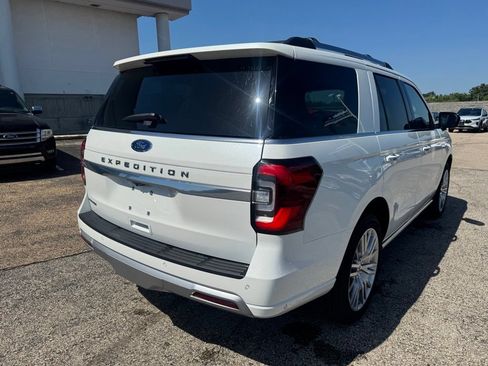 Used 2024 Ford Expedition Platinum AWD/4WD image 7