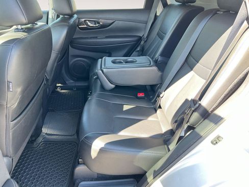 Used 2019 Nissan Rogue SL FWD image 17