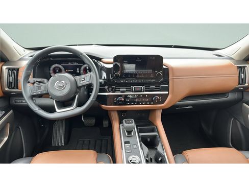 Used 2025 Nissan Pathfinder Platinum w/ Cargo Package AWD/4WD image 9
