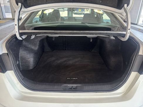 Used 2025 Nissan Altima 2.5 SV FWD image 32
