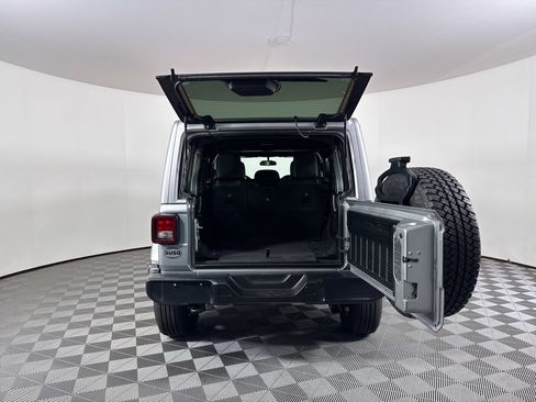 Used 2021 Jeep Wrangler Unlimited Sahara image 11