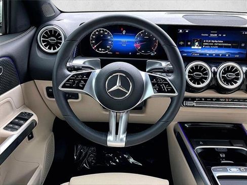 Used 2025 Mercedes-Benz GLB 250 image 7