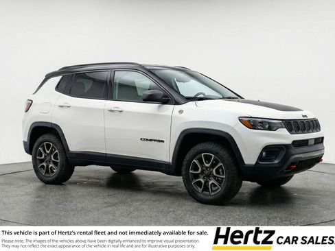 Used 2025 Jeep Compass Trailhawk image 1