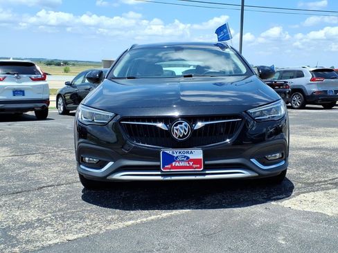 Used 2018 Buick Regal Essence w/ Driver Confidence Package #1 AWD/4WD image 2