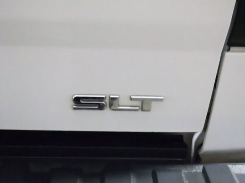 Used 2018 GMC Sierra 1500 SLT w/ Enhanced Driver Alert Package image 12