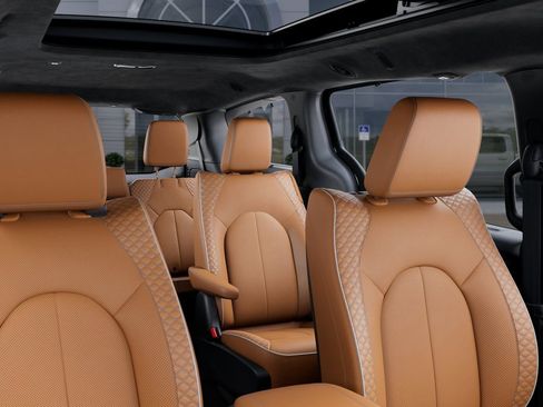 New 2026 Chrysler Pacifica Pinnacle AWD/4WD image 26