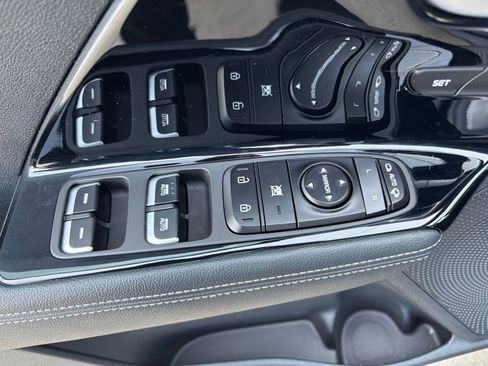 Used 2018 Kia Niro Touring image 14