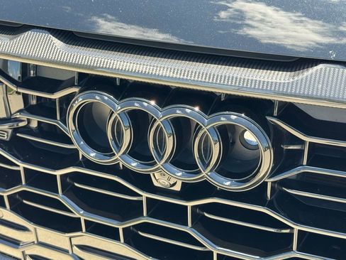 Used 2024 Audi RS Q8 4.0T image 13