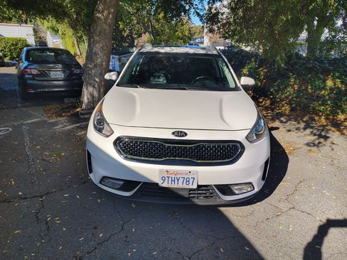 Used 2019 Kia Niro Touring image 3