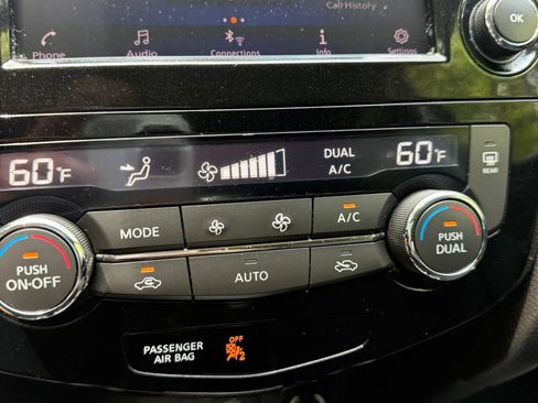 Used 2018 Nissan Rogue SV AWD/4WD image 21