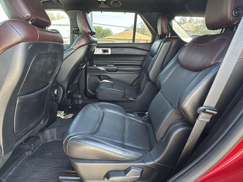 Used 2020 Ford Explorer Platinum w/ Premium Technology Package image 15