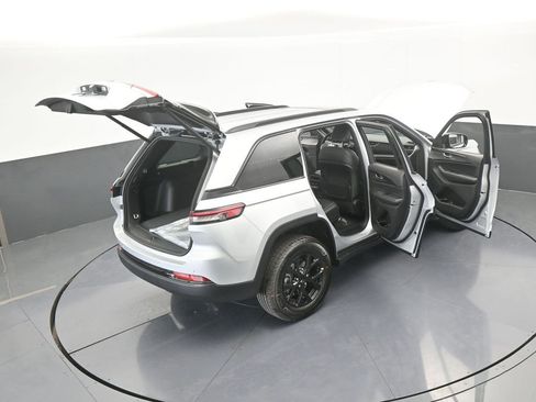 New 2025 Jeep Grand Cherokee Altitude RWD image 62