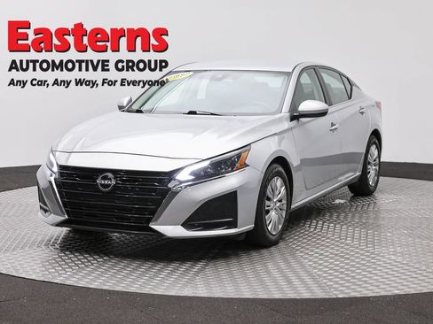 Used 2023 Nissan Altima 2.5 S FWD image 1