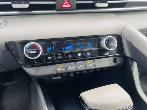 Used 2021 Hyundai Elantra SEL image 33