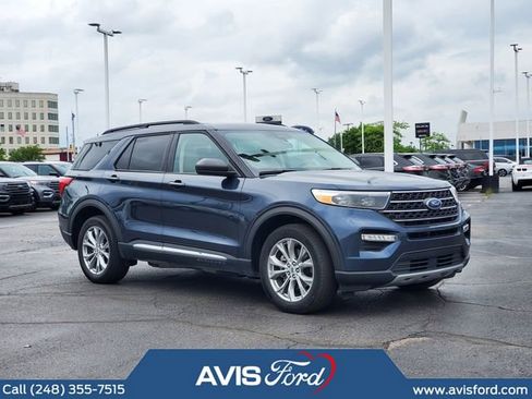 Used 2023 Ford Explorer XLT w/ Equipment Group 202A AWD/4WD image 2