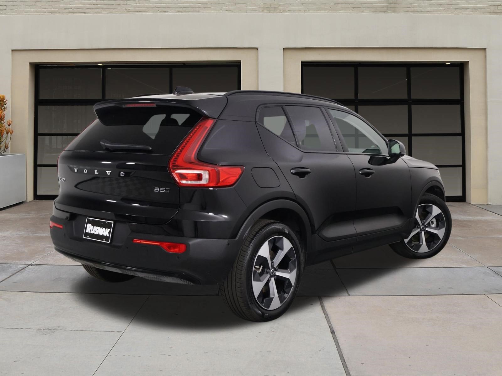 Certified 2026 Volvo XC40 B5 Plus AWD/4WD image 4