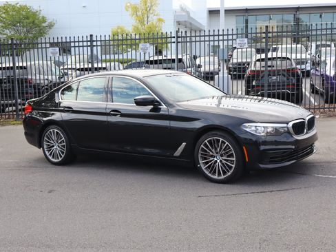 Used 2020 BMW 530i w/ Convenience Package RWD image 2
