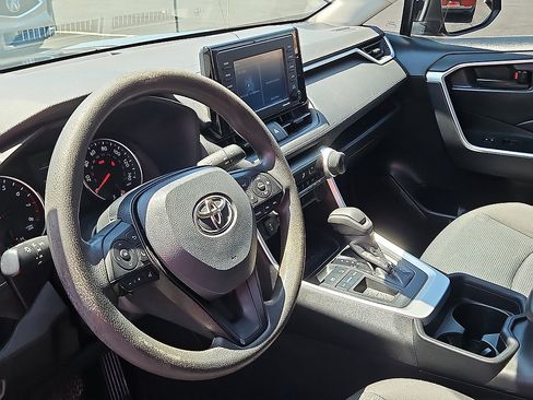 Used 2021 Toyota RAV4 LE FWD image 13