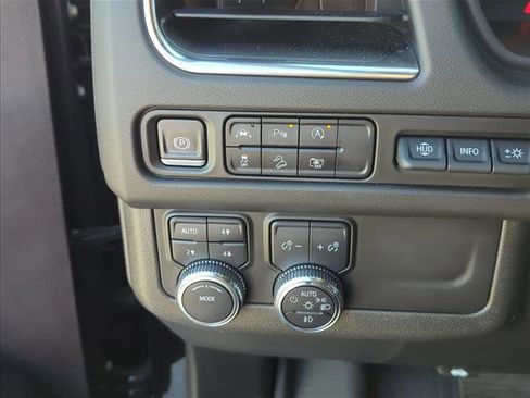 Used 2023 GMC Yukon AT4 w/ Technology Package image 12