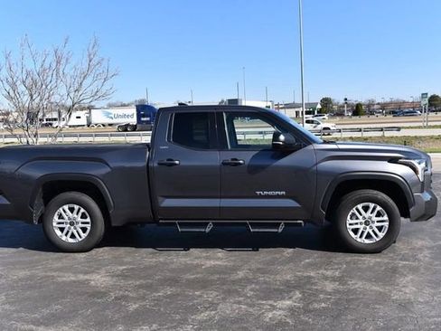 Used 2022 Toyota Tundra SR5 w/ SR5 Premium Package image 5