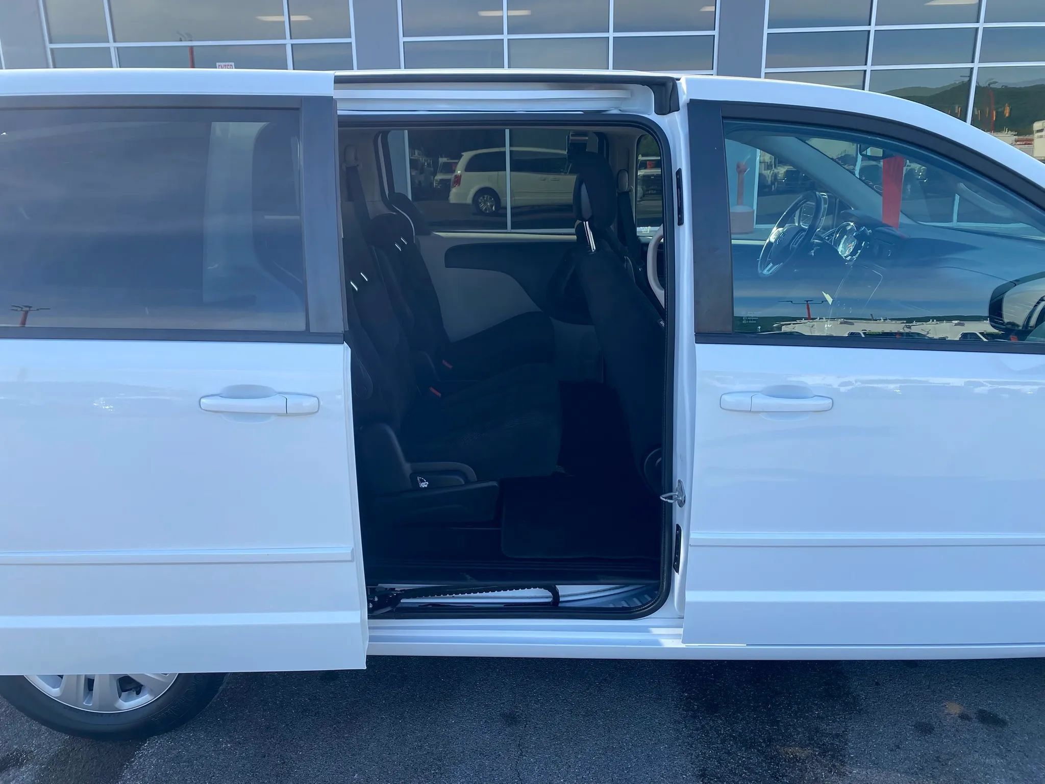 Used 2015 Dodge Grand Caravan SE w/ Quick Order Package 29E SE FWD image 25