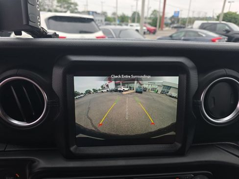 Used 2021 Jeep Wrangler Unlimited Rubicon 4xe w/ Cold Weather Group AWD/4WD image 26