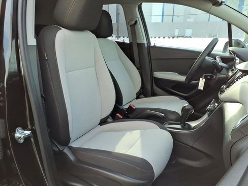 Certified 2022 Chevrolet Trax LS w/ Tint and Cruise Package image 9