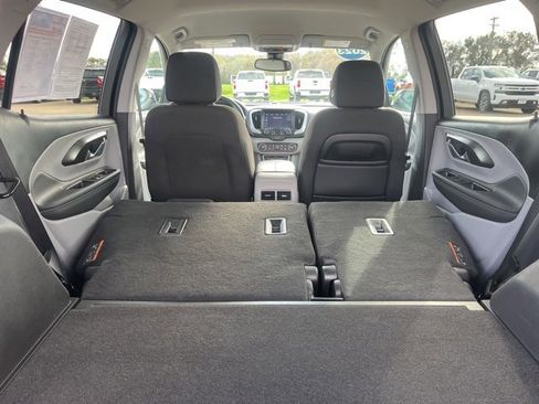 Used 2023 GMC Terrain SLE w/ Driver Convenience Package image 43