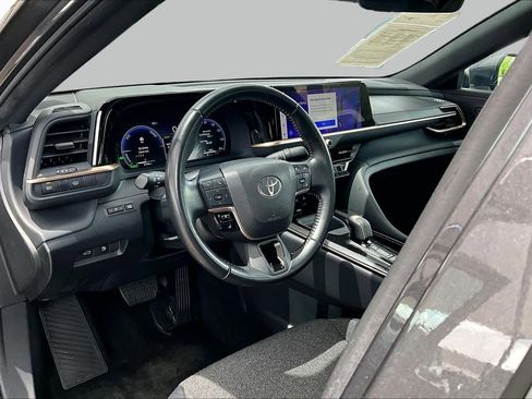 Used 2024 Toyota Crown AWD/4WD image 17