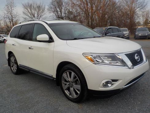 Used 2016 Nissan Pathfinder Platinum w/ Family Entertainment Package image 7