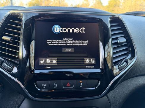 Used 2019 Jeep Cherokee Limited w/ Luxury Group image 25