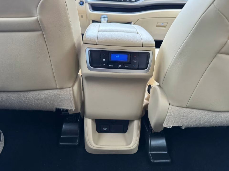 Used 2016 Toyota Highlander XLE AWD/4WD image 22