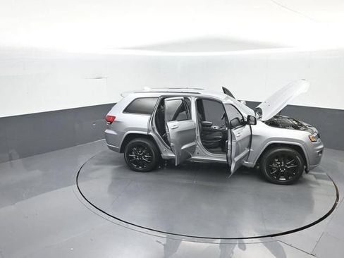 Used 2020 Jeep Grand Cherokee Altitude AWD/4WD image 42