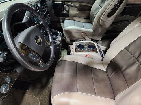 Used 2015 Chevrolet Express 2500 image 29