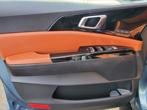 Used 2023 Kia Carnival SX image 20