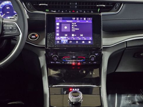 New 2025 Jeep Grand Cherokee L Laredo image 31