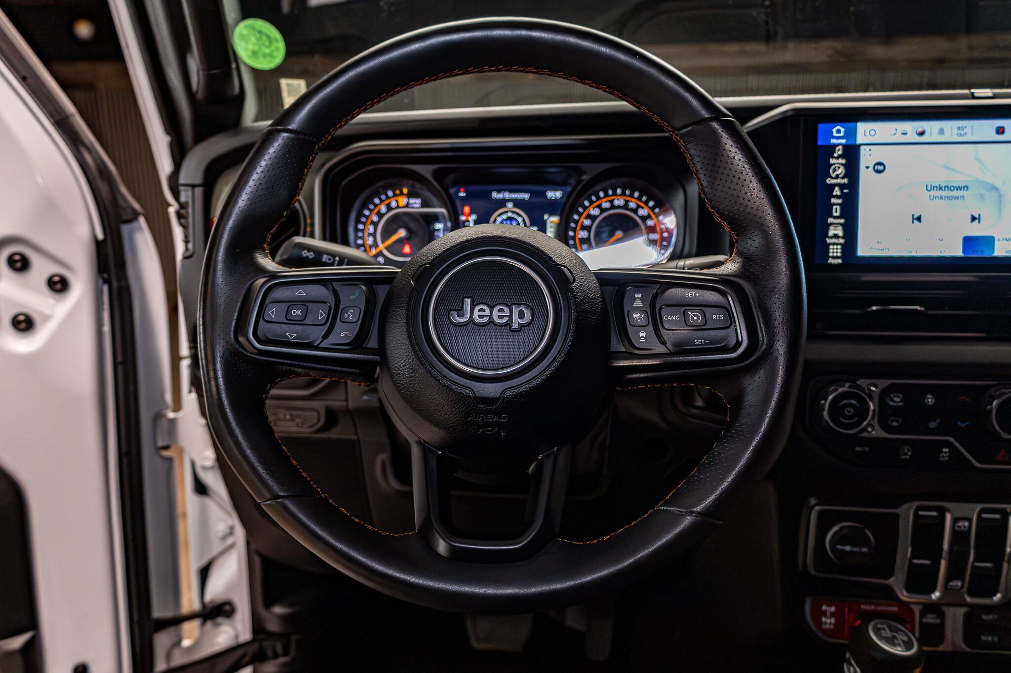 Used 2024 Jeep Gladiator Mojave AWD/4WD image 22