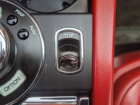 Used 2018 Rolls-Royce Dawn RWD image 32