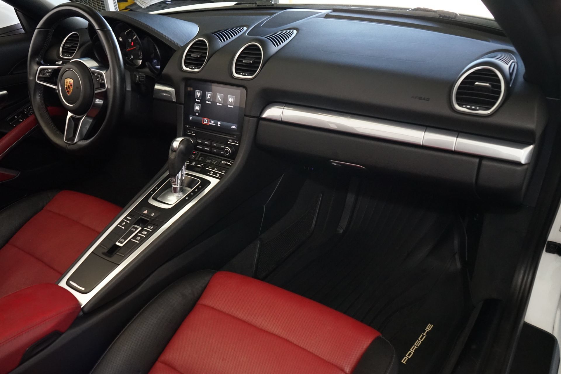 Used 2019 Porsche 718 Boxster RWD image 5