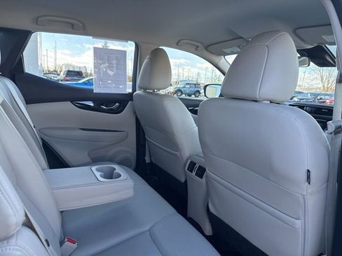 Used 2022 Nissan Rogue Sport SL image 30