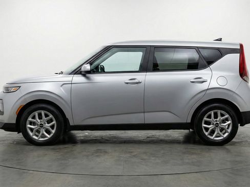 Used 2025 Kia Soul LX w/ LX Technology Package image 5