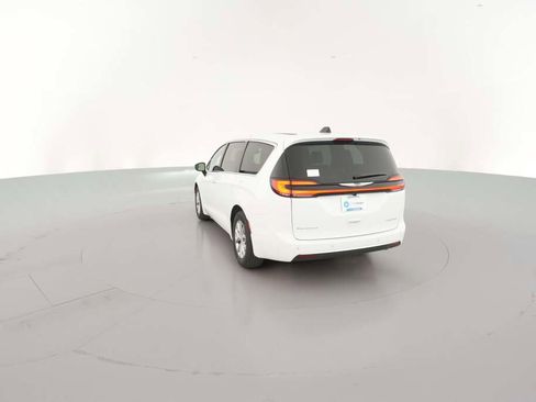 New 2026 Chrysler Pacifica Limited image 9