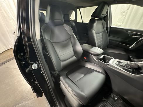 Used 2025 Toyota RAV4 XLE Premium image 32