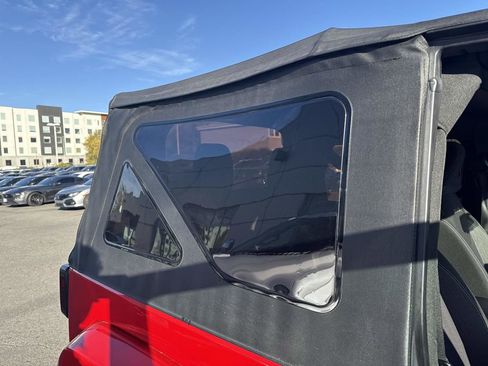 Used 2017 Jeep Wrangler Sahara image 17